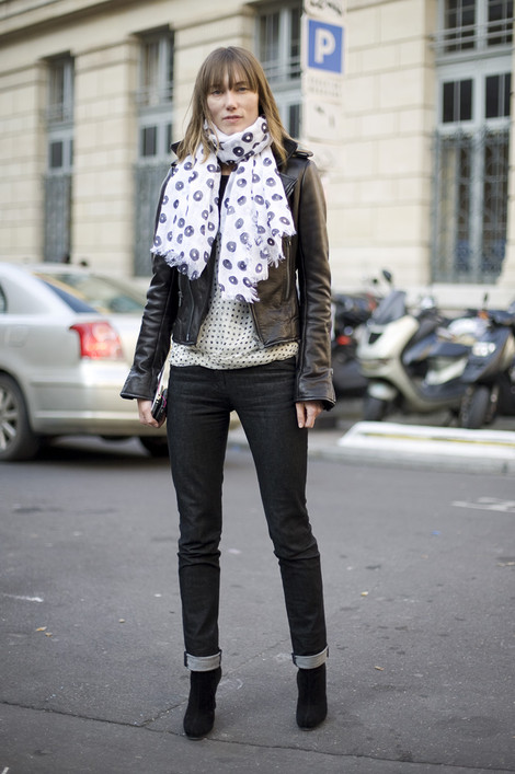 Anya Ziourova, Cute Scarf