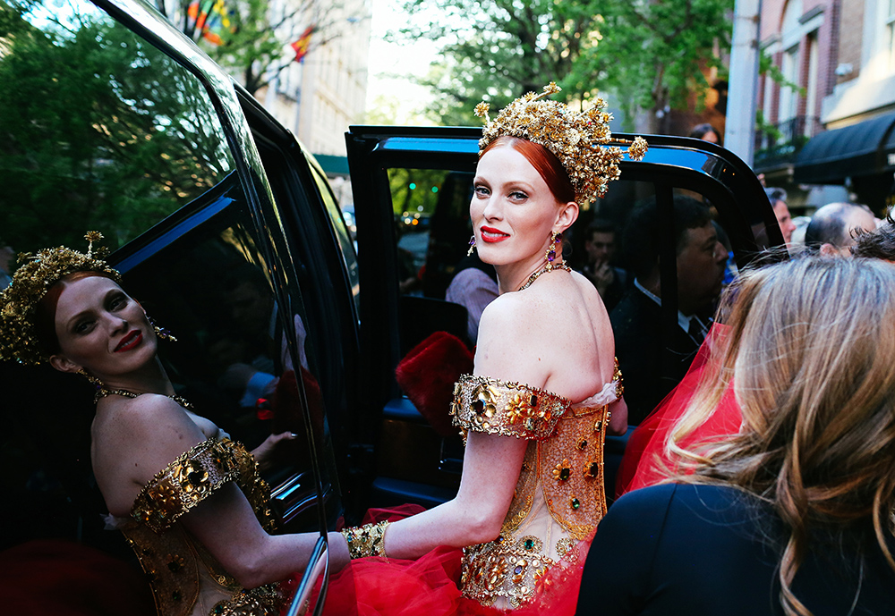 karen-elson-dolce-gabbana-metgala-2015.jpg